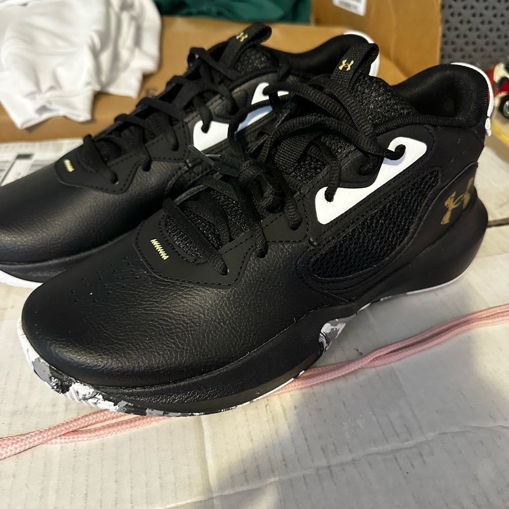Under Armour Black and White Sneakers Mens size 9 New Without Tags